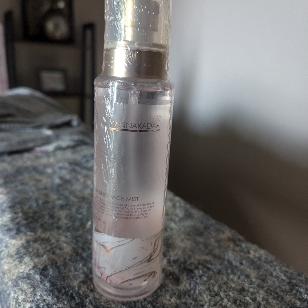 Mannakadar hydrating mist